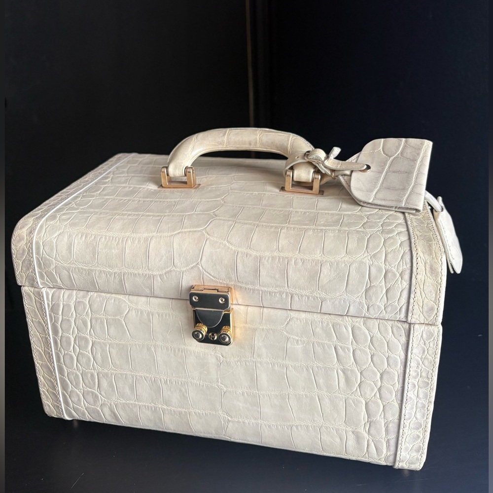 Dooney & Bourke Nile White Croc Embossed leather Train Case Travel cosmetic bag